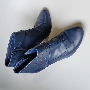 Vintage 80s Blue booties with studs.